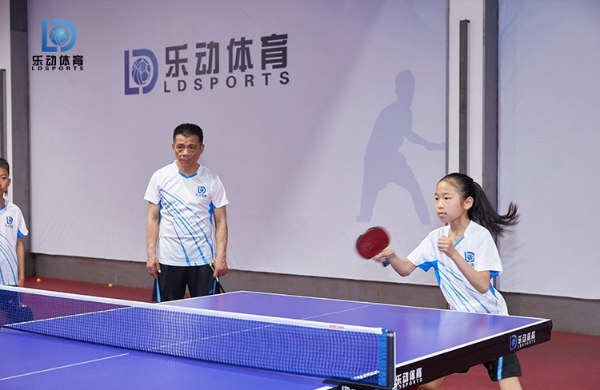 来夏令营见证孩子们的蜕变，乐动体育培养了这么多乒乓球高手！
