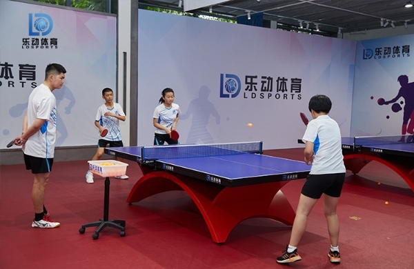 来夏令营见证孩子们的蜕变，乐动体育培养了这么多乒乓球高手！