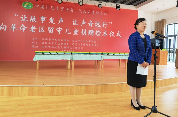  “让故事发声 让声音远行”，小彼恩携毛毛虫点读笔走进江西革命老区