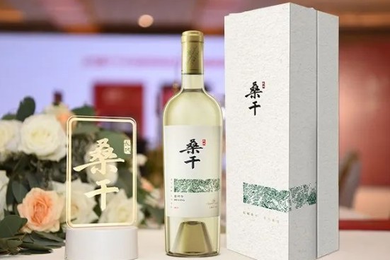  夏天喝葡萄酒选择哪个品牌？长城桑干的这款产品再完美不过