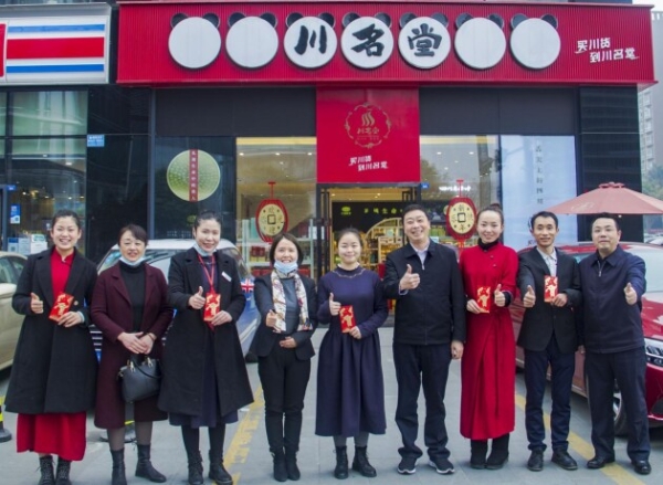  从拉车搭板卖货做成川货连锁品牌，川名堂创始人刘兵做了哪些出人意料的举措？