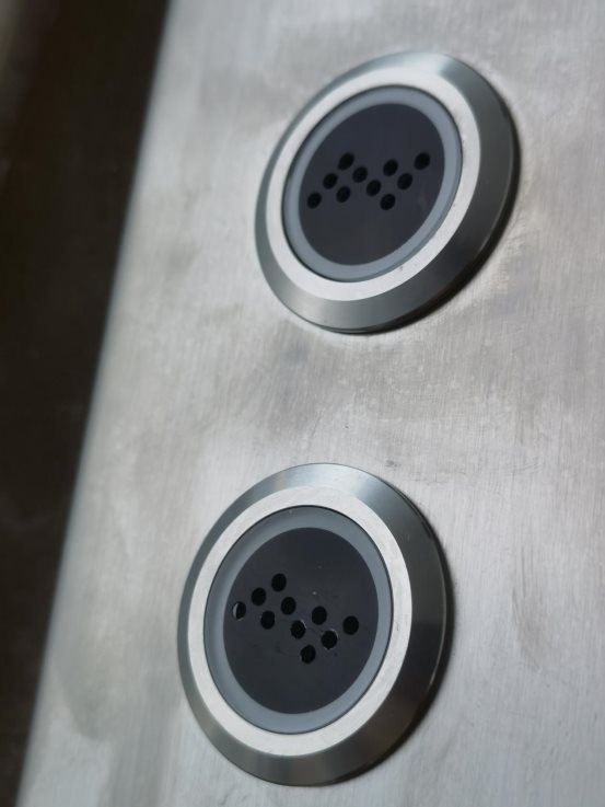免唤醒语音乘梯系统被应用到慧指感免接触电梯按钮