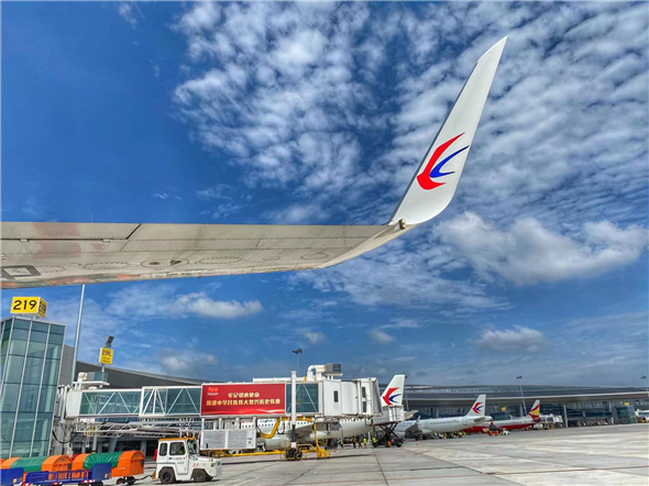 成都天府投运一周年，东航起降航班超2万架次、服务旅客近300万人次