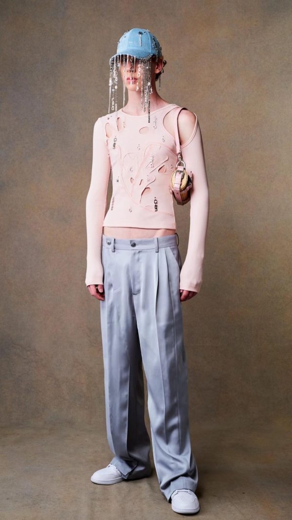 FENG CHEN WANG 首次登上巴黎时装周日程发布2023春夏系列
