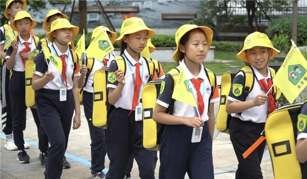 浙江杭州开通全国首条“通学路”，云守护孩子们独立上下学