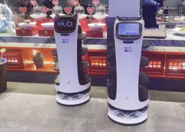  高能预警，普渡机器人入驻引资2亿的十堰网红餐厅
