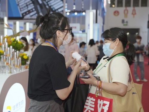 华熙生物「水肌泉」亮相2022消博会 国内首款透明质酸钠饮品全球首秀