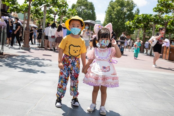上海迪士尼乐园今日重新开放，欢迎游客重返缤纷多彩的奇妙世界