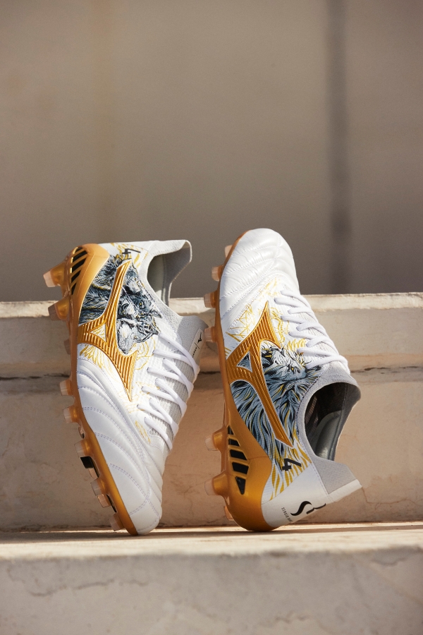 美津浓与塞尔吉奥·拉莫斯联名款传奇足球鞋正式发售