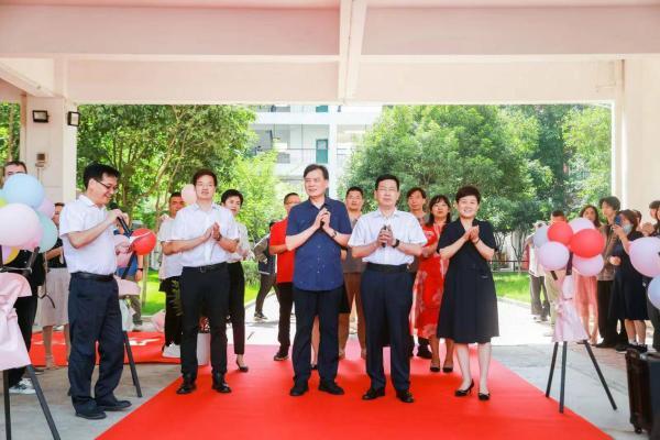 青春恰时来，策马正少年 ——为明高级中学国际部成人礼仪式报道 