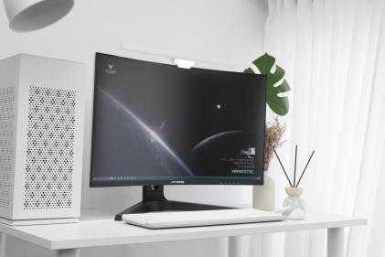 拥有这款宅家必备的144Hz 宇航家电竞显示器，酣畅淋漓的游戏体验岂不轻松拿捏？