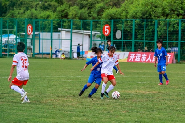 2021年全国“体校杯”女子组足球比赛 在云南开远开赛