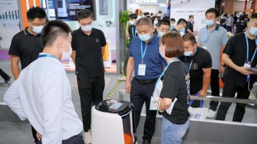 九号机器人全系产品空降南京，集体亮相2022酒店博览会 