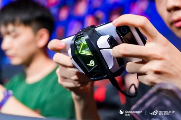 数字娱乐狂欢开启 ROG游戏手机6助力2022骁龙嘉年华 
