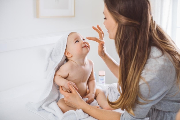 宝宝肌肤保湿护理，哈罗闪婴幼儿倍润护肤乳一招解决