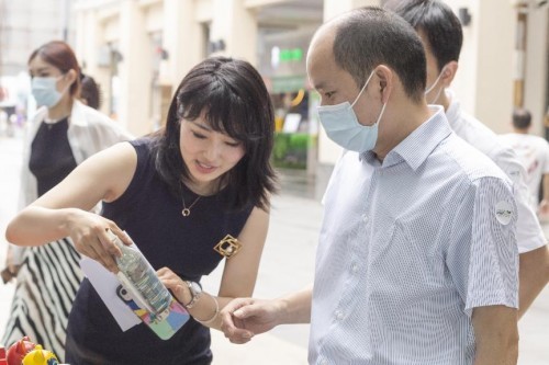 阿道夫亮相广州国潮消费节，山海经茶麸系列点燃现场！