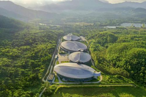 洽谈电影未来，百岁山助北影节大师班开课