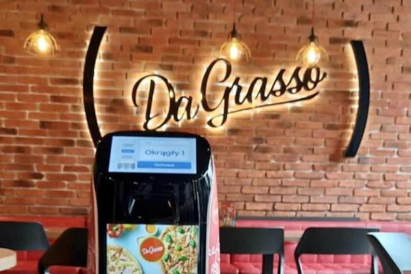 普渡机器人“葫芦”入驻波兰最大披萨品牌连锁店