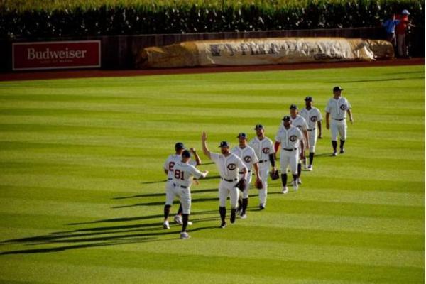 玉米地棒球大战回归 MLB致敬《梦幻之地》经典