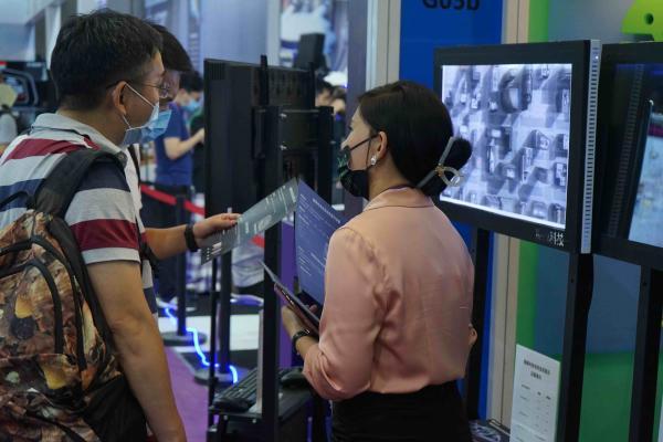 第六届广州AR&VR展会上，臻像科技全息光场打造裸眼3D式沉浸式体验