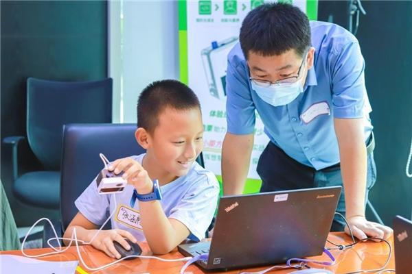 威盛创造栗AI科普课堂走进上海“小朋友圈”！究竟是什么抓住了孩子的心？