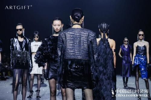 愿此时平淡，若彼时灿烂——ArtGift2023春夏系列“莎华”亮相中国国际时装周