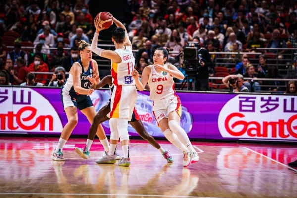 中国女篮战胜法国进入世界杯四强 赛场上下八支队伍共饮中国百岁山