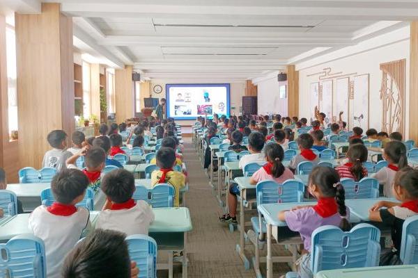 开学第一课，威盛创造栗将人工智能带进郑州航空港区