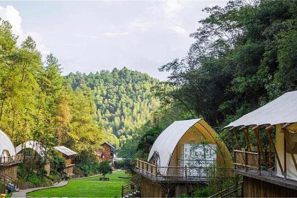 路客集团签约高椅岭村，共同打造湖南高端野奢露营标杆