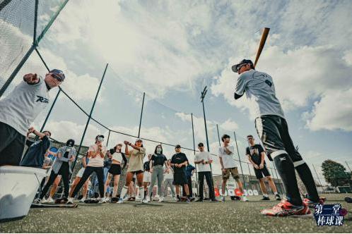 挥出“人生第一棒”！MLB携手小红书揭开棒球潮流标签