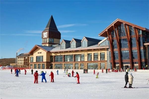 雪季将至 带孩子来滑雪！TOP级亲子度假就在乌兰察布大河湾家庭滑雪度假乐园！