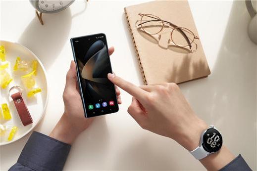 什么是折叠屏手机？三星Galaxy Z Fold4给出标准答案
