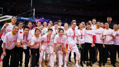 武汉盛帆集团携指航体育发展基金捐赠300万支持中国女篮梯队建设