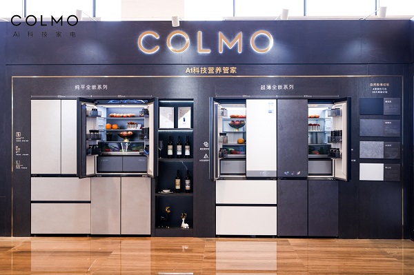 告别厨居空间无序与风格无序，COLMO纯平全嵌营养冰箱与厨房和谐相融