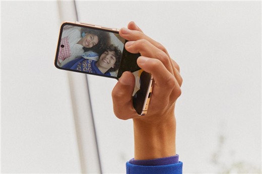 精致时尚品位超群 三星Galaxy Z Flip4打造折叠屏领域的潮流icon