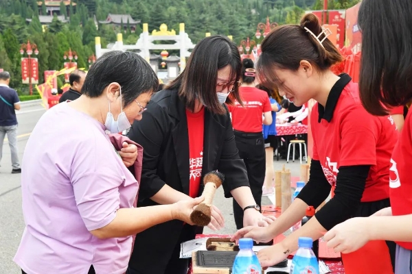 南山旅游景区国庆首日游客满园，缤纷活动精彩过节！