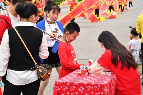 南山旅游景区国庆首日游客满园，缤纷活动精彩过节！