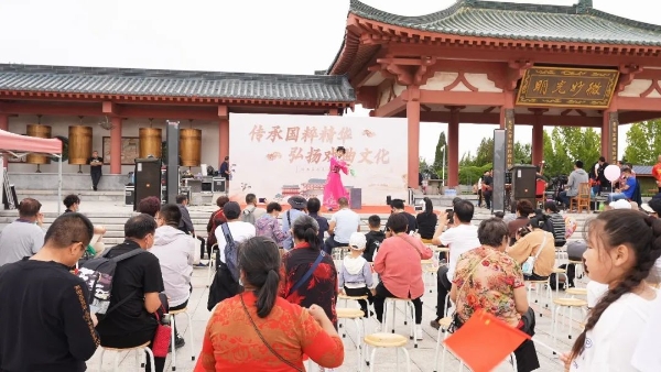 南山旅游景区国庆首日游客满园，缤纷活动精彩过节！