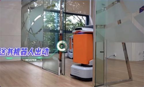 打卡上海首个智慧图书馆，九号机器人让知识“流动”起来