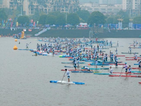 550余人在开州汉丰湖同时划桨 创造了国内新纪录