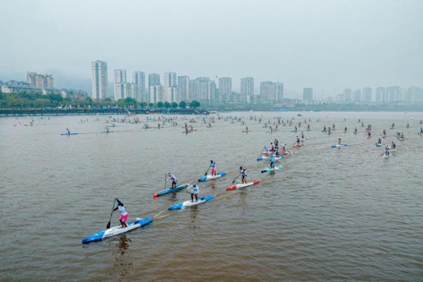 550余人在开州汉丰湖同时划桨 创造了国内新纪录