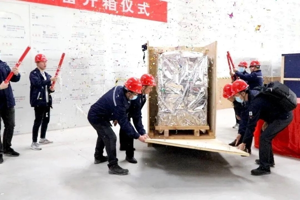 10月28日上午9时，科泽新材OCA涂布设备装机启动仪式在江苏沭阳厂区隆重举行，科泽OCA项目团队共同见证了这一历史时刻。