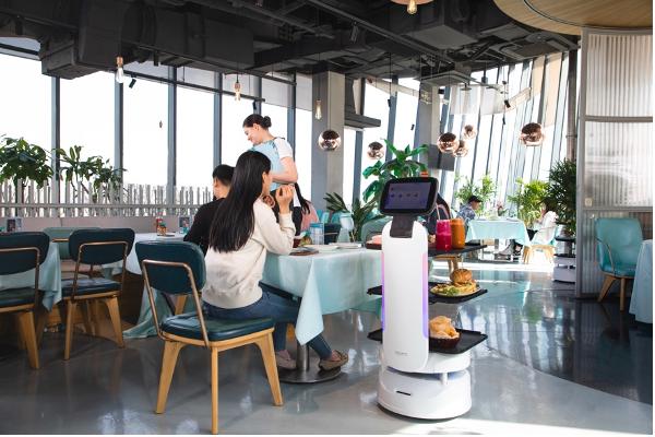 九号公司旗下九号机器人亮相1024科技盛会，获2022年度最佳机器人奖