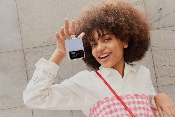 三星Galaxy Z Flip4:展现年轻人灵动与活力的科技潮品