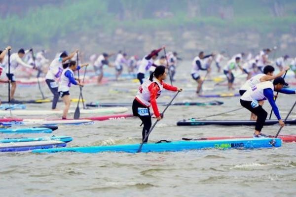 550余人在开州汉丰湖同时划桨 创造了国内新纪录