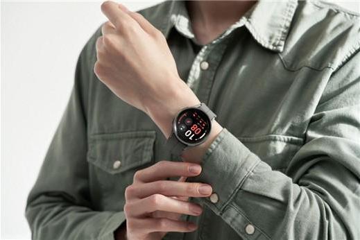 支持血氧饱和度测量 三星Galaxy Watch5系列智能手表新年必备