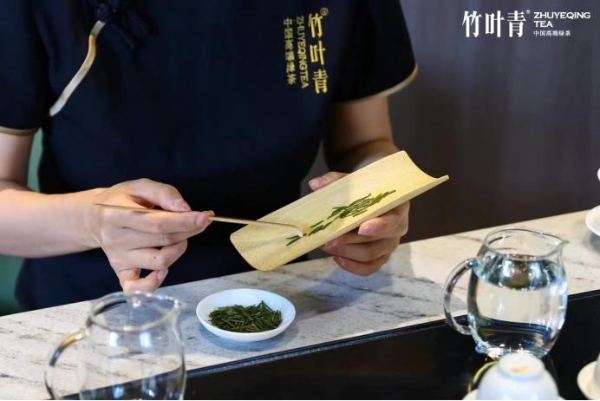 中国茶品牌首登达沃斯论坛：一杯竹叶青中的大国自信