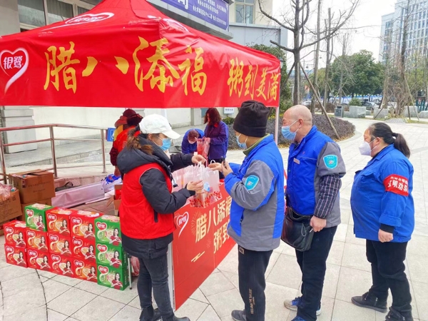  情暖腊八节！银鹭公益派粥活动五城联动