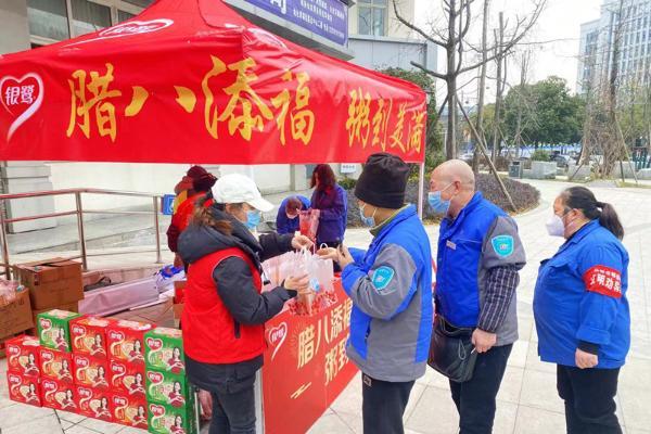  情暖腊八节！银鹭公益派粥活动五城联动