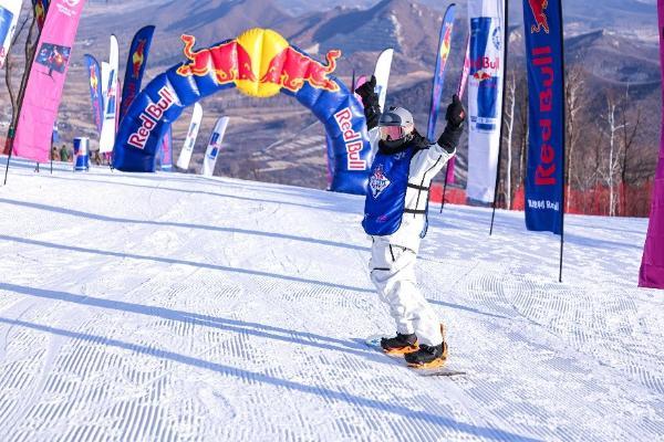 无惧寒风 燃情开板！奥地利Red Bull Snow Charge 雪地冲锋赛开启今冬滑雪季